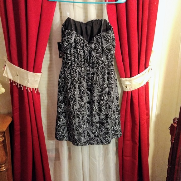 Fun strapless summer dress - Picture 6 of 7